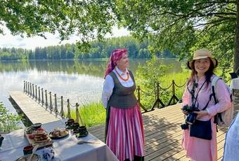 Žemaitijos grožis ir tradicijos: Japonijos žurnalistės Yayoi Arimoto vizitas Plungės rajone