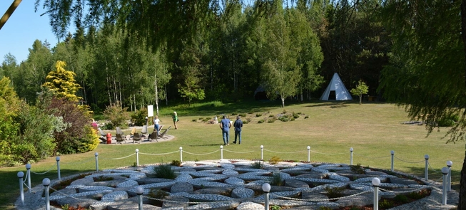 Energetinių labirintų ir geometrinių figūrų parkas