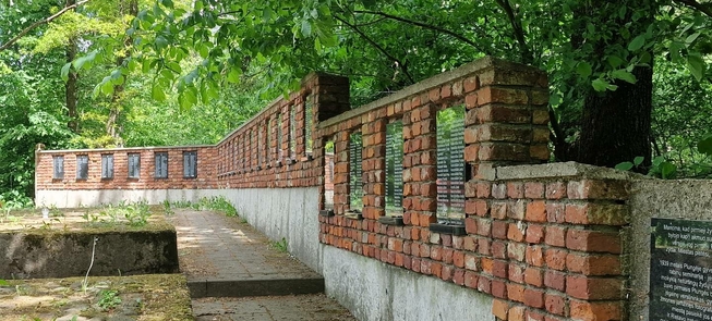 Kaušėnų Holokausto aukų memorialas